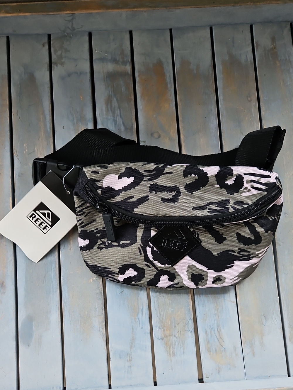 REEF Pink & Gray Leopard-Print Crossbody Waist Bag Hip Pack